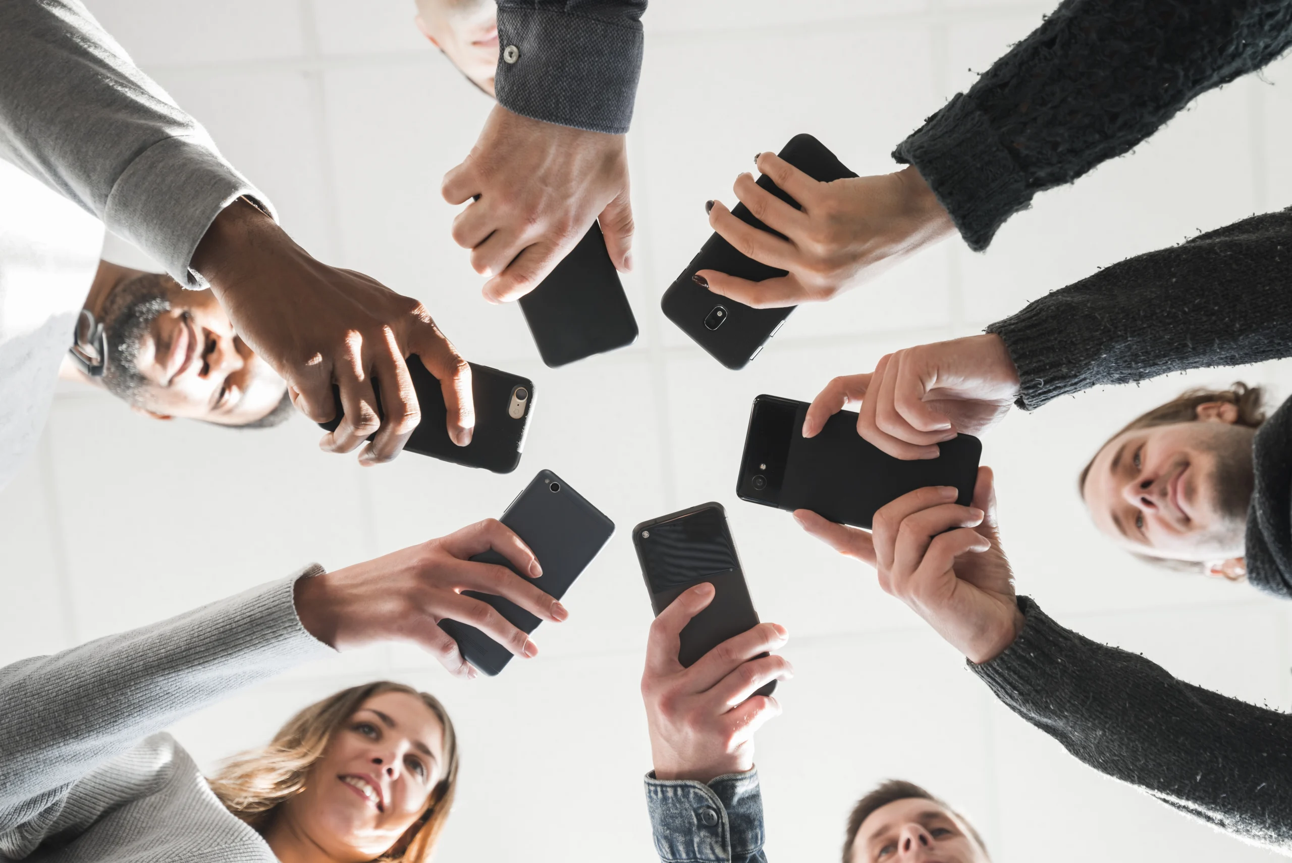 concept communautaire avec les mains des gens